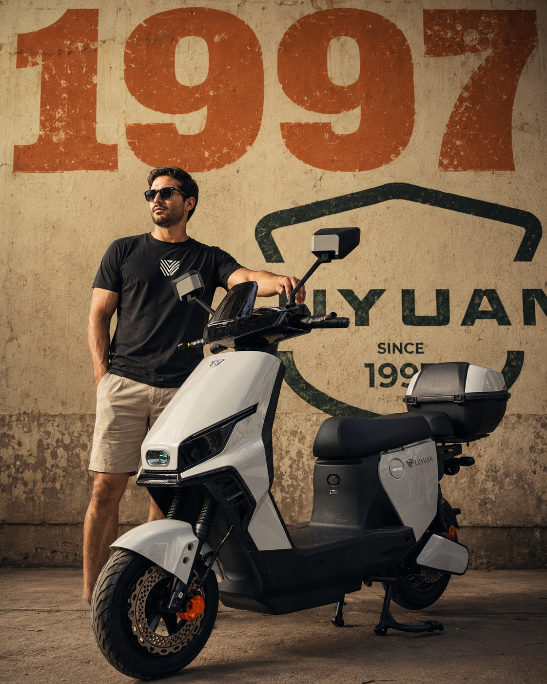 Vista lateral de la bicimoto eléctrica Luyuan ZS75